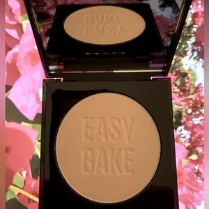 HUDA BEAUTY Easy Bake and Snatch Pressed Setting Powder, Color Cupcake